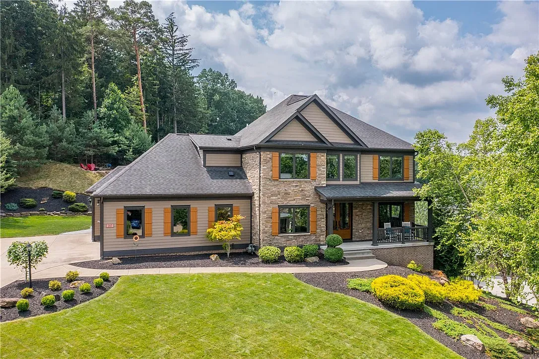 Luxury homes in Adams Township