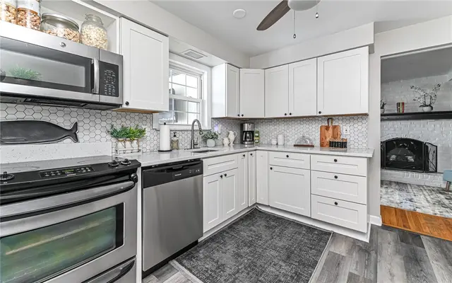 100 Berkeley Meadows Ct gallery image 3