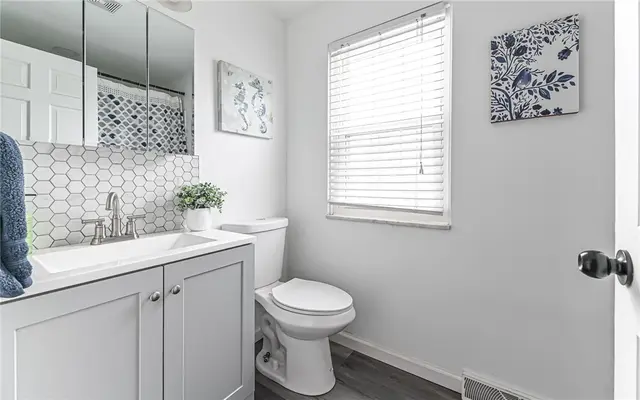 100 Berkeley Meadows Ct gallery image 6