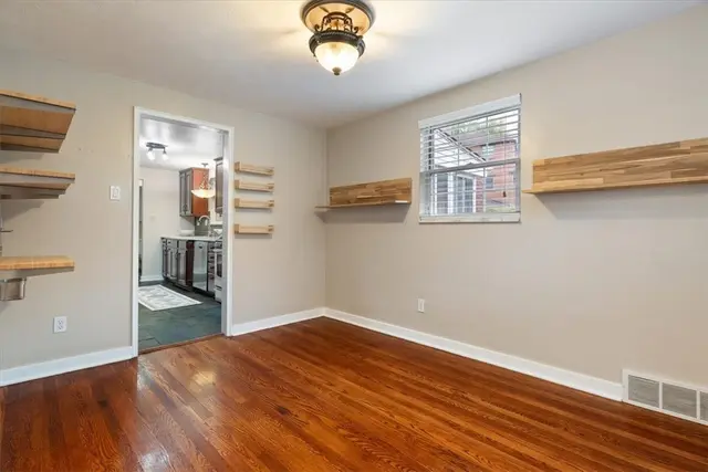 100 Harbeth Dr gallery image 2