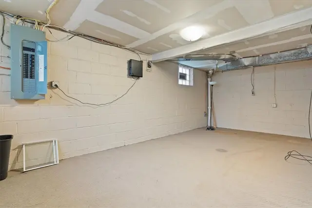 100 Harbeth Dr gallery image 6
