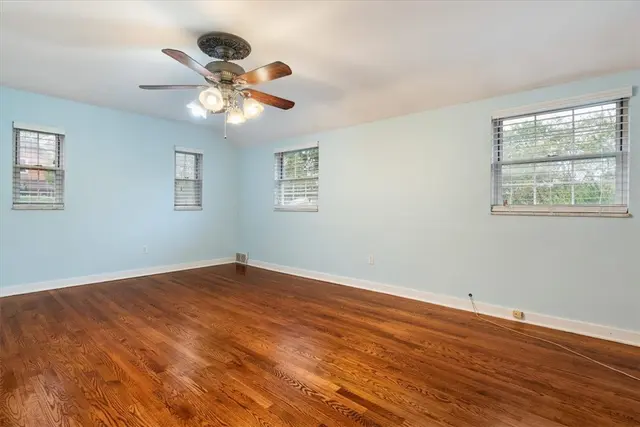 100 Harbeth Dr gallery image 10
