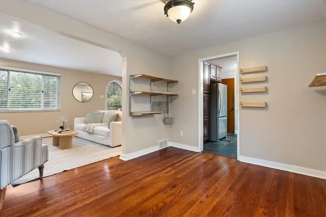 100 Harbeth Dr gallery image 13