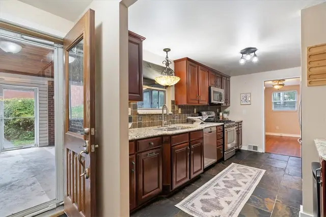 100 Harbeth Dr gallery image 21