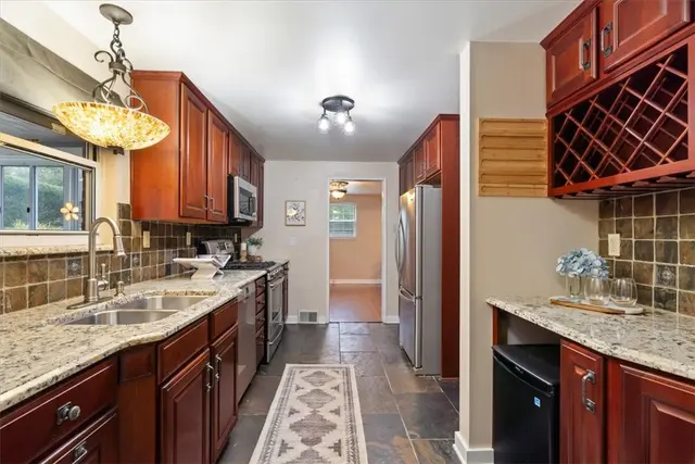 100 Harbeth Dr gallery image 27