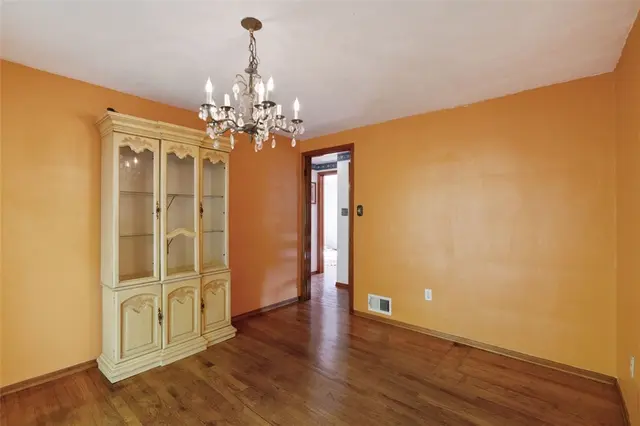 100 Longvue Dr gallery image 11