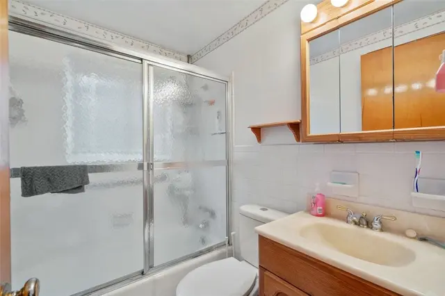 100 Longvue Dr gallery image 14