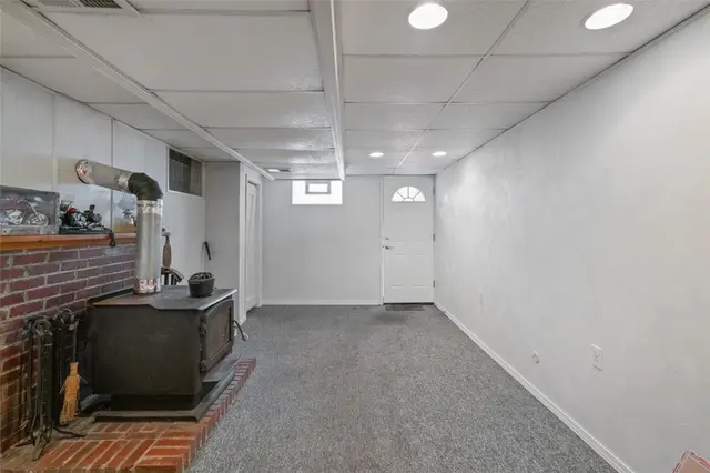 100 Longvue Dr gallery image 19