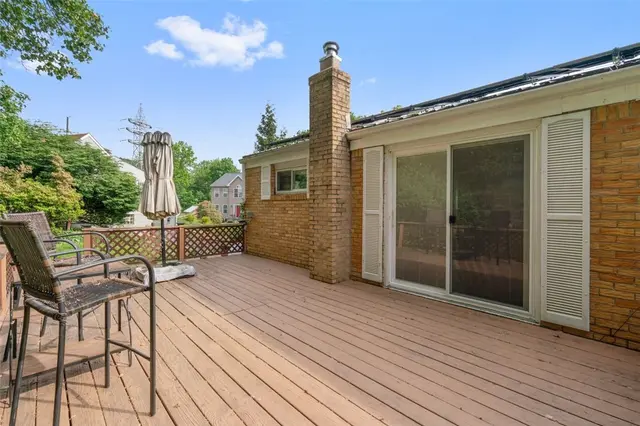100 Longvue Dr gallery image 22