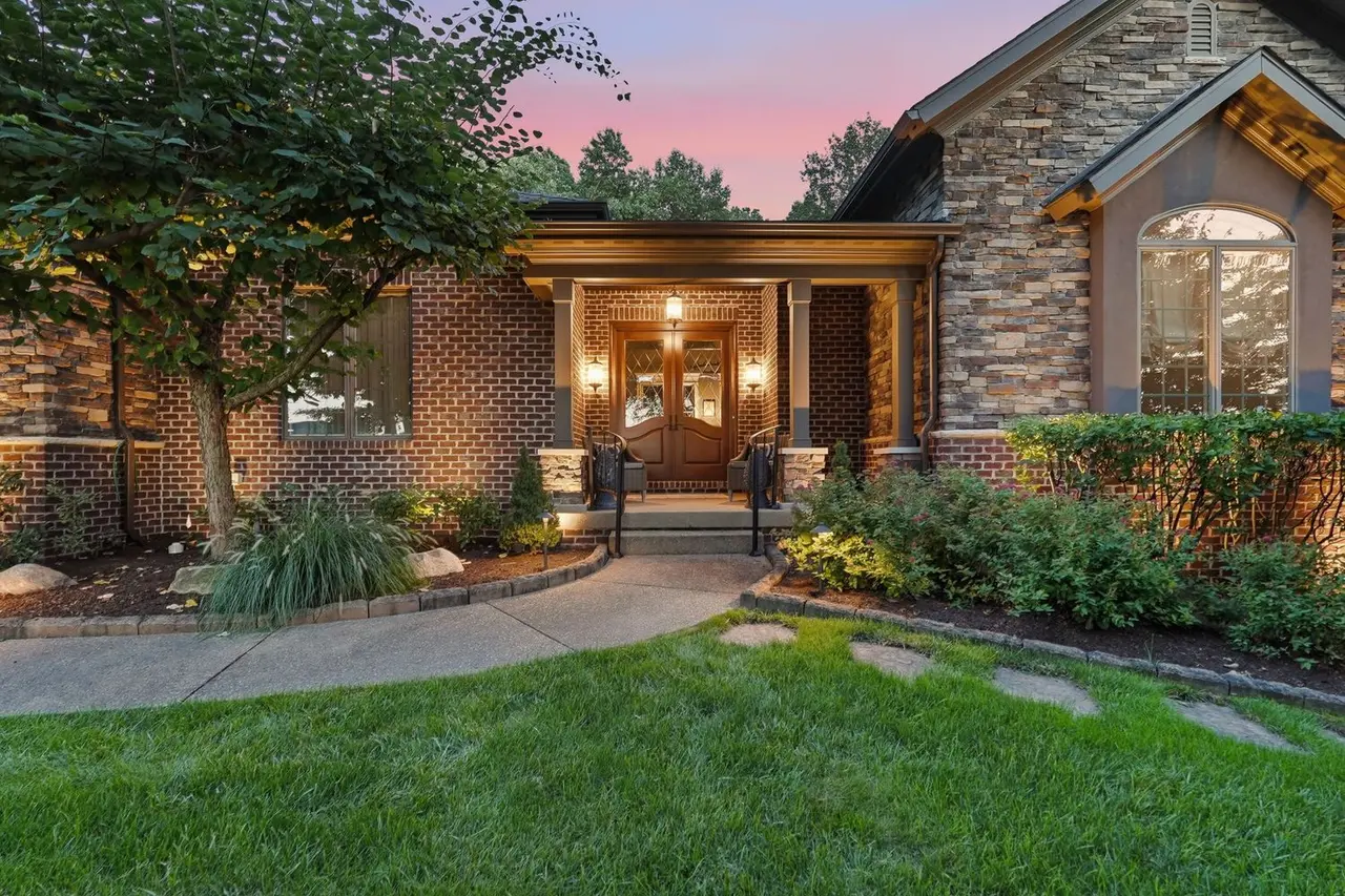 100 Silver Pines DRIVE