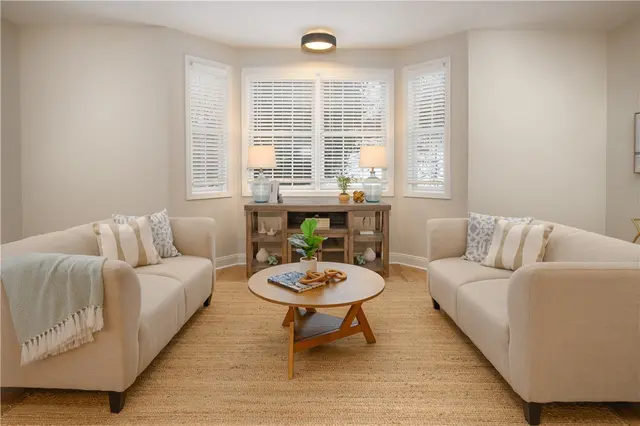 100 Summerlawn Dr gallery image 2