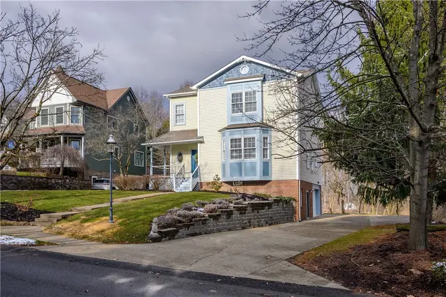 100 Summerlawn Dr gallery image 3