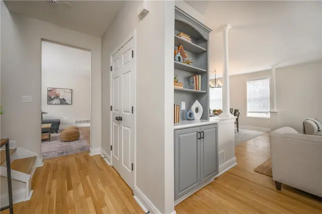100 Summerlawn Dr gallery image 4