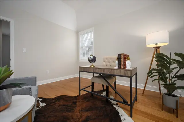 100 Summerlawn Dr gallery image 14