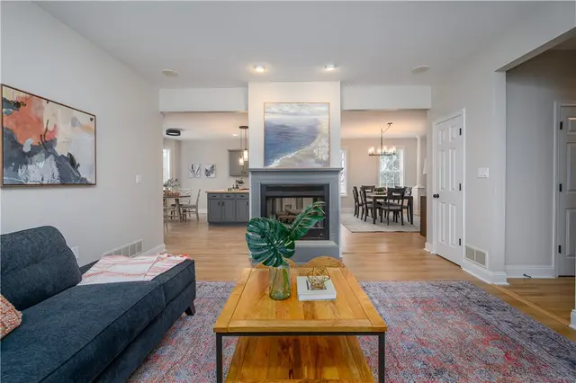 100 Summerlawn Dr gallery image 20