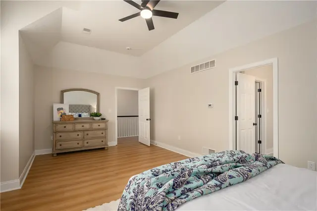 100 Summerlawn Dr gallery image 24
