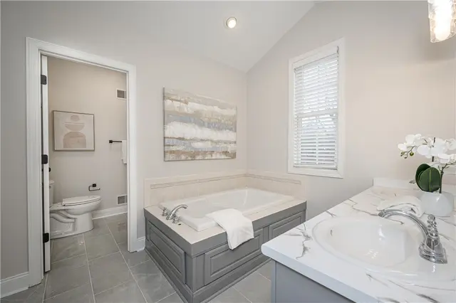 100 Summerlawn Dr gallery image 26