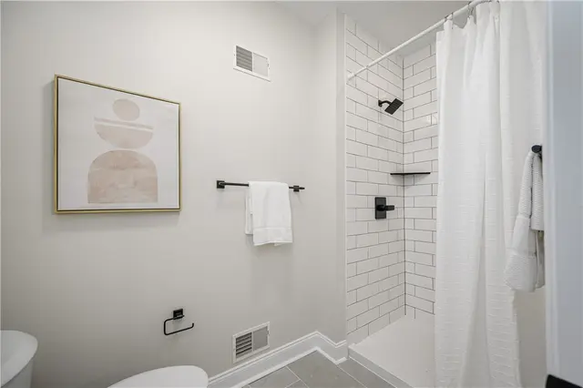 100 Summerlawn Dr gallery image 27