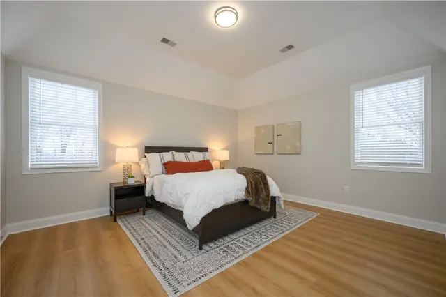100 Summerlawn Dr gallery image 28