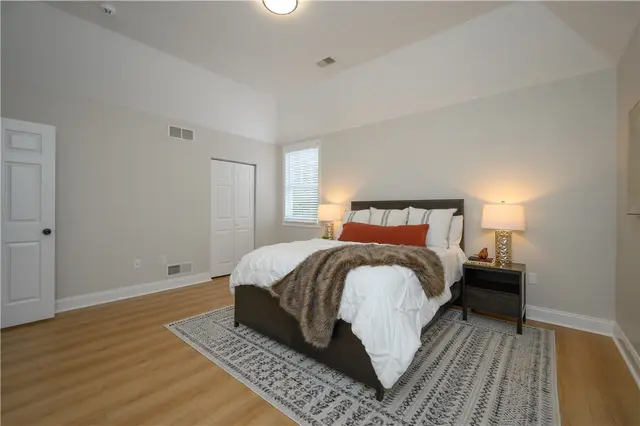 100 Summerlawn Dr gallery image 29