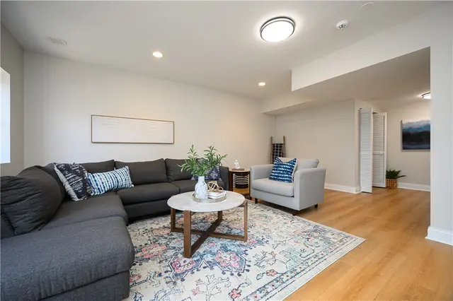 100 Summerlawn Dr gallery image 31