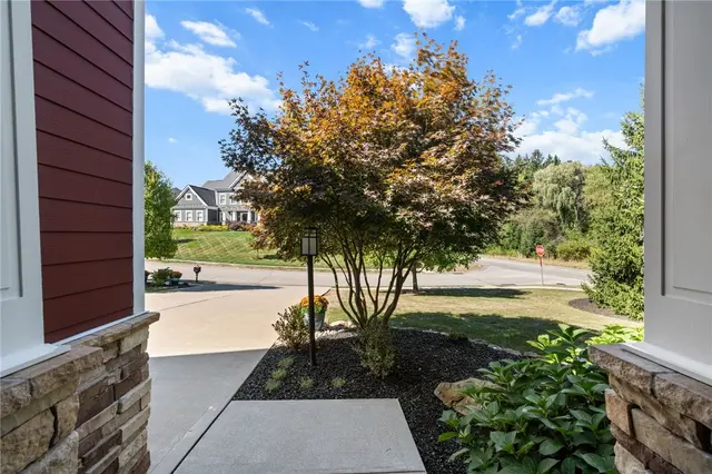 100 Wickerham Dr gallery image 3