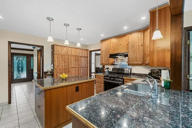 10015 Pine Ridge Dr gallery image 11