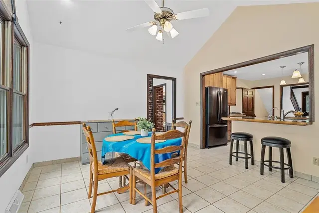 10015 Pine Ridge Dr gallery image 12