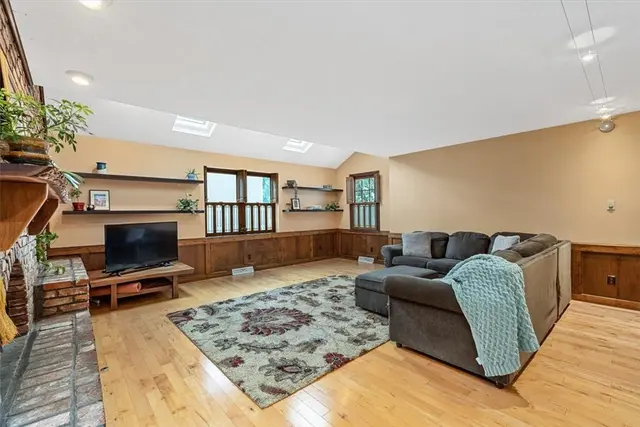 10015 Pine Ridge Dr gallery image 15