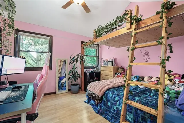 10015 Pine Ridge Dr gallery image 23