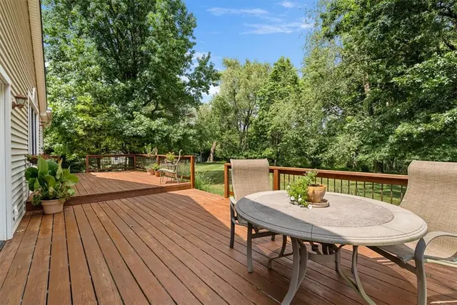 10015 Pine Ridge Dr gallery image 28