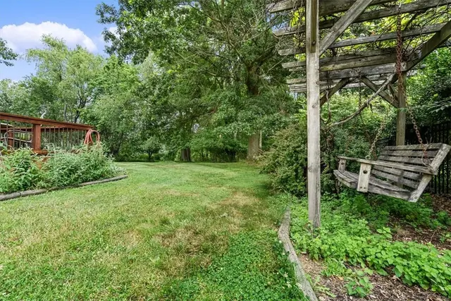 10015 Pine Ridge Dr gallery image 32