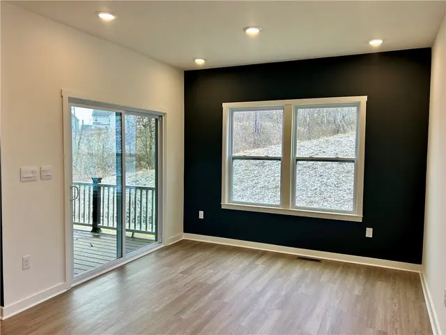 1002 Whistler Way gallery image 2