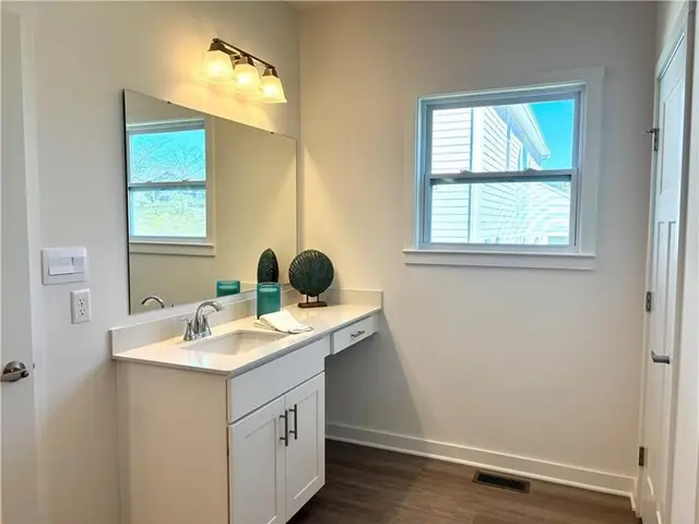 1002 Whistler Way gallery image 11