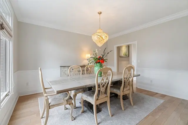 1004 Amy Place gallery image 10