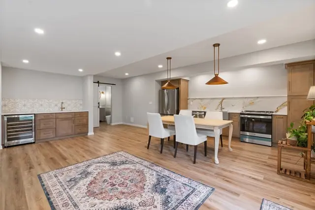 1004 Amy Place gallery image 16
