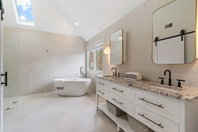 1004 Amy Place gallery image 22