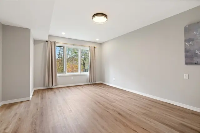 1004 Amy Place gallery image 30