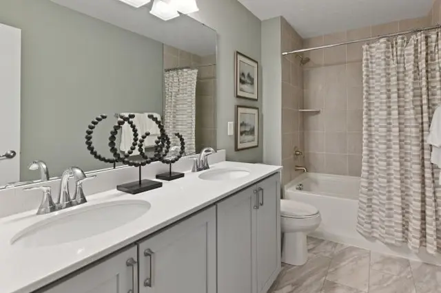 1004 Whistler Way gallery image 3