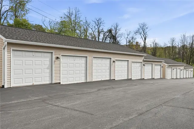 1006 Lenox Oval gallery image 42