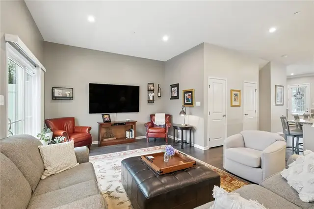 1006 Mohawk Lane gallery image 11