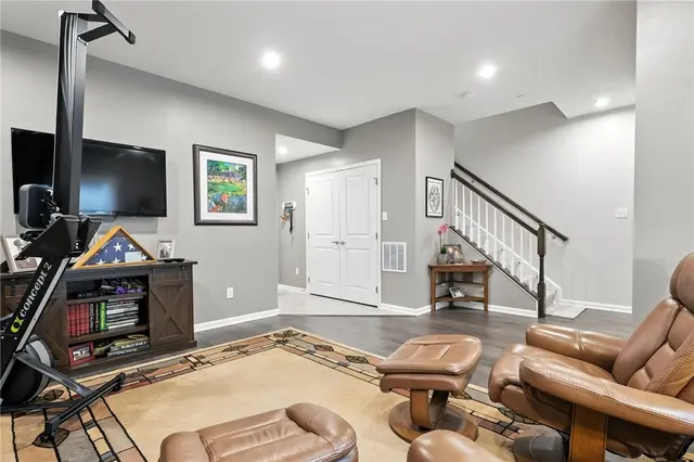 1006 Mohawk Lane gallery image 34