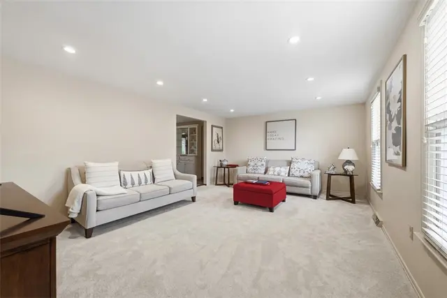 10062 Oakridge Drive gallery image 12