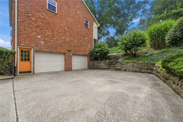 10062 Oakridge Drive gallery image 29