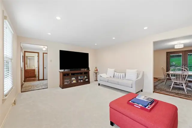 10062 Oakridge Drive gallery image 34