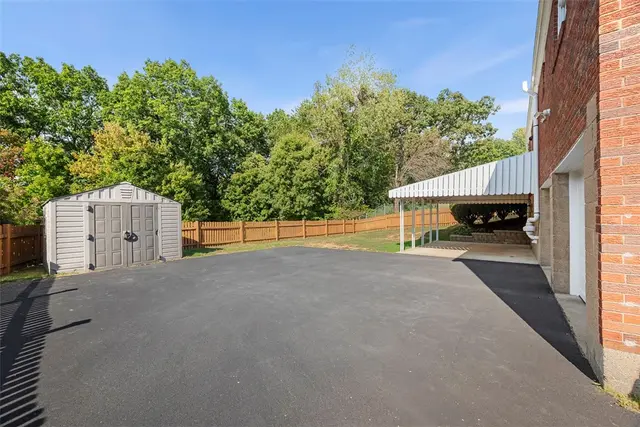 1007 Bernice Dr gallery image 12