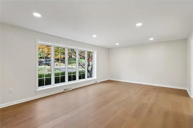 10073 Oakridge Drive gallery image 4