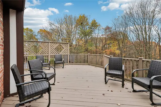 10073 Oakridge Drive gallery image 11