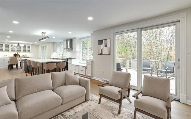 10073 Oakridge Drive gallery image 17