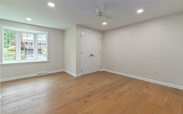 10073 Oakridge Drive gallery image 19